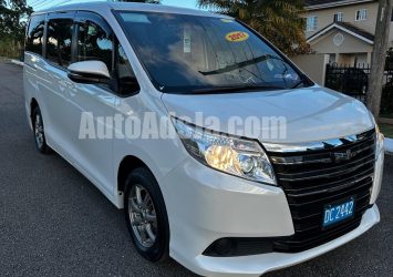 2017 Toyota NOAH - Buy cars for sale in Manchester