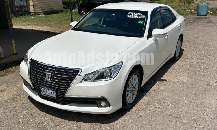 2013 Toyota Crown - Buy cars for sale in St. James