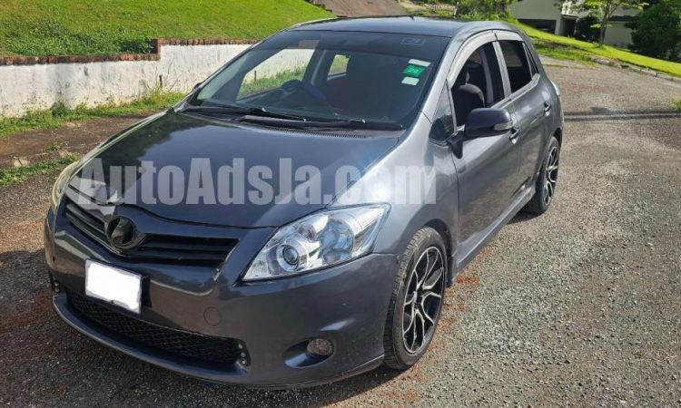 2010 Toyota Auris - Buy cars for sale in Kingston/St. Andrew