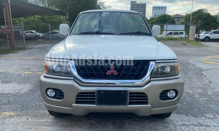 2000 Mitsubishi Montero - Buy cars for sale in Kingston/St. Andrew