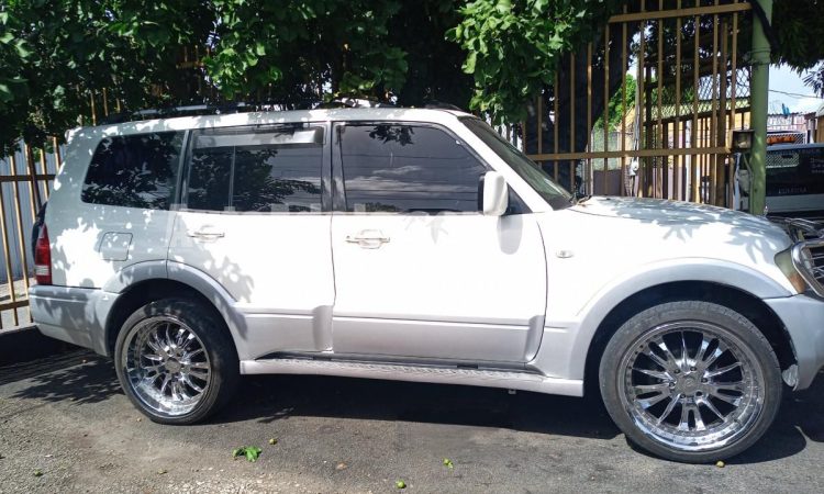 2004 Mitsubishi Pajero - Buy cars for sale in Kingston/St. Andrew