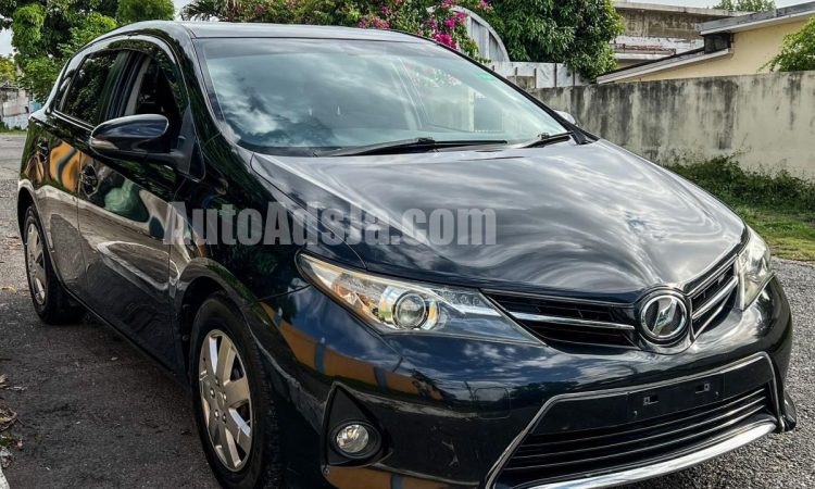 2013 Toyota Auris - Buy cars for sale in Kingston/St. Andrew