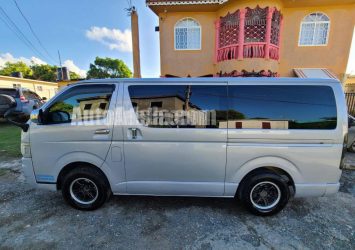 2009 Toyota Hiace - Buy cars for sale in St. Catherine