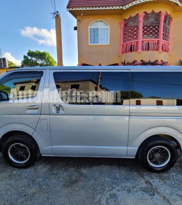 2009 Toyota Hiace - Buy cars for sale in St. Catherine