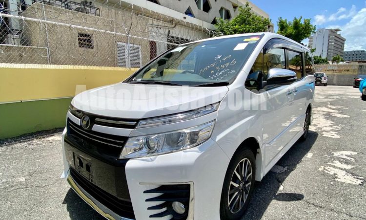 2015 Toyota Voxy - Buy cars for sale in Kingston/St. Andrew