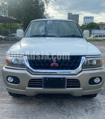 2000 Mitsubishi Montero - Buy cars for sale in Kingston/St. Andrew