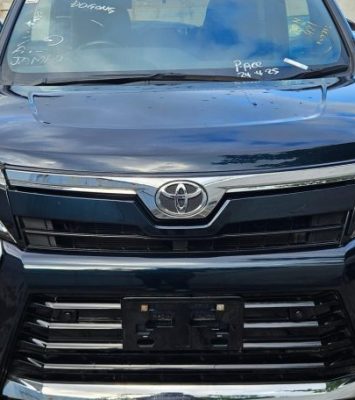 2020 Toyota Voxy (KM0213933) - Buy cars for sale in Kingston/St. Andrew