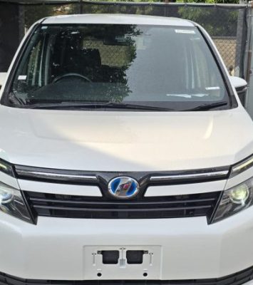 2016 Toyota Voxy (KM0213996) - Buy cars for sale in Kingston/St. Andrew
