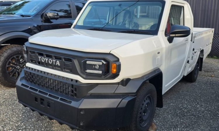 2024 Toyota Hilux Champ (KM0214005) - Buy cars for sale in Kingston/St. Andrew