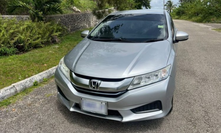 2015 Honda Grace (KM0214015) - Buy cars for sale in Kingston/St. Andrew