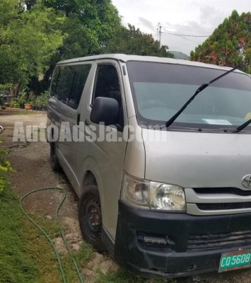 2009 Toyota Regius - Buy cars for sale in St. Thomas