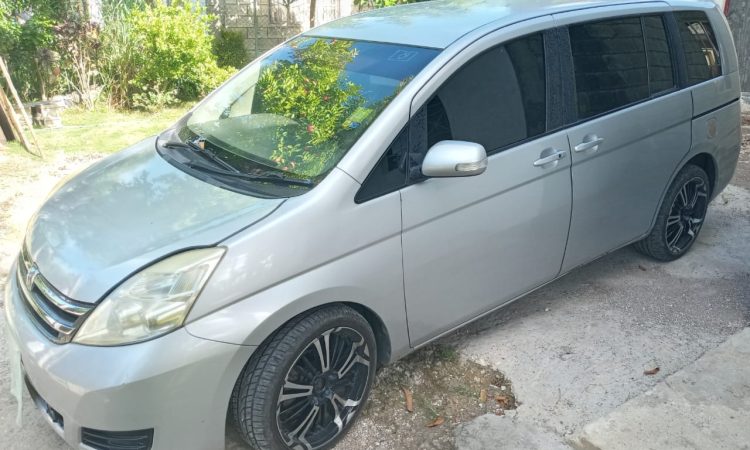 2011 Toyota ISIS - Buy cars for sale in St. James