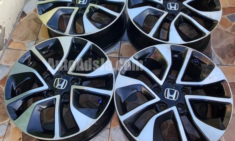 2014 Honda Civic - Buy cars for sale in St. Catherine