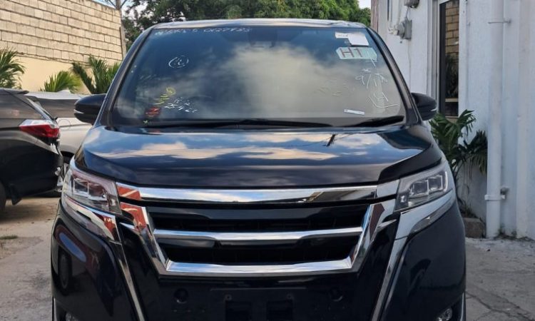 2019 Toyota Esquire Hybrid (KM0215073) - Buy cars for sale in Kingston/St. Andrew