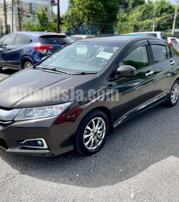 2015 Honda Grace - Buy cars for sale in Kingston/St. Andrew