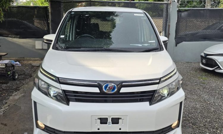 2016 Toyota Voxy (KM0213996) - Buy cars for sale in Kingston/St. Andrew