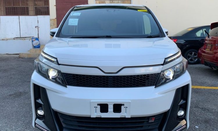 2018 Toyota Voxy ZS GR (KM0215084) - Buy cars for sale in Kingston/St. Andrew
