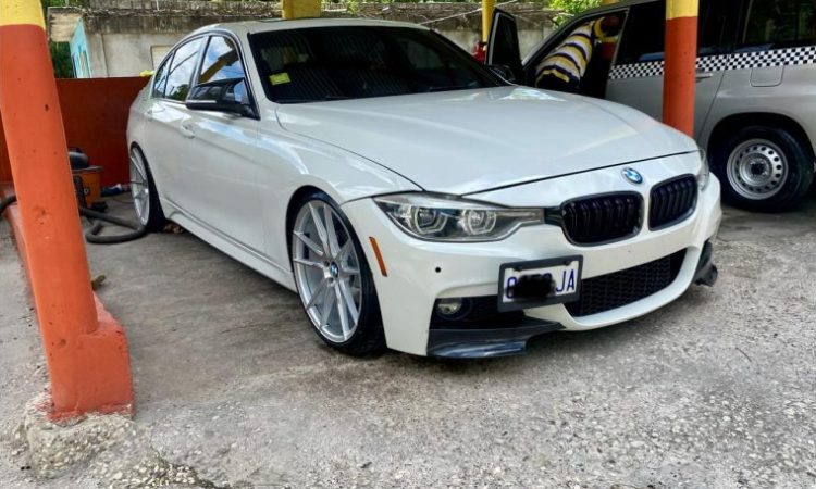 2017 BMW 330i (KM0214217) - Buy cars for sale in Kingston/St. Andrew