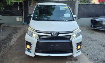 2016 Toyota Voxy ZS (KM0214240) - Buy cars for sale in Kingston/St. Andrew