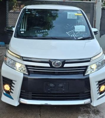 2016 Toyota Voxy ZS (KM0214240) - Buy cars for sale in Kingston/St. Andrew